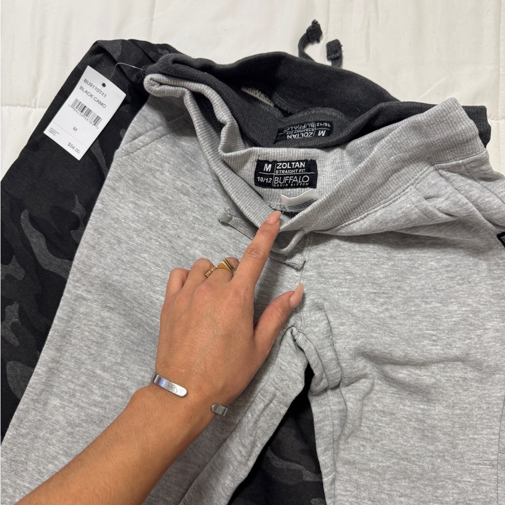 Boy size M 
3 new sweats